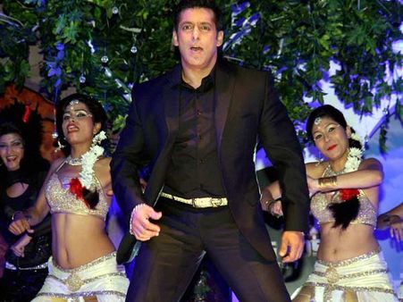 பிக் பாஸில் முஸ்லீம் மத நம்பிக்கையை இழிவுபடுத்துவதா?: சல்மான் மீது வழக்கு