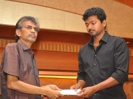 தன்னை வைத்து படம் தயாரித்த ஆரம்பகால தயாரிப்பாளர்களுக்கு விஜய் நிதியுதவி!