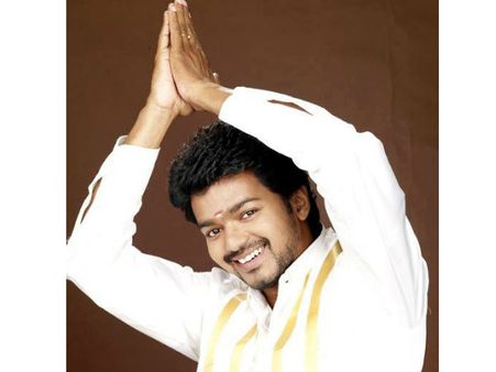 திருநாள்ளாறு சனீஸ்வரன் கோவிலில் சிறப்பு பூஜை செய்த நடிகர் விஜய்