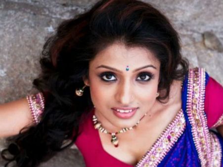 ஃபேஸ்புக்ல இருக்கீங்களா? டி.வி. நடிகைக்கு நடுரோட்டில் தொந்தரவு கொடுத்த ஆசாமி