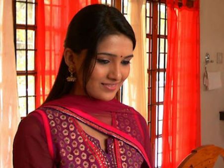 ராதிகாதான் என் ரோல் மாடல்: வாணி போஜன்