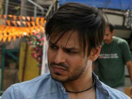 இளம் நரேந்திர மோடியாக நடிக்க விவேக் ஓபராய்க்கு அழைப்பு