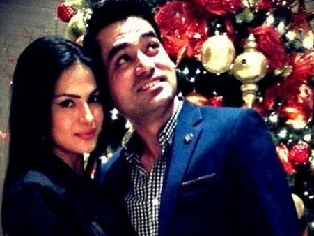 துபாய் தொழிலதிபரை மணந்த நடிகை வீணா மாலிக்