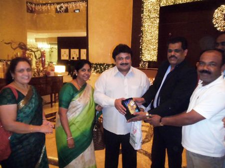 துபாயில் பிரபு... முத்தமிழ்ச் சங்கம் சார்பில் சிறப்பான வரவேற்பு