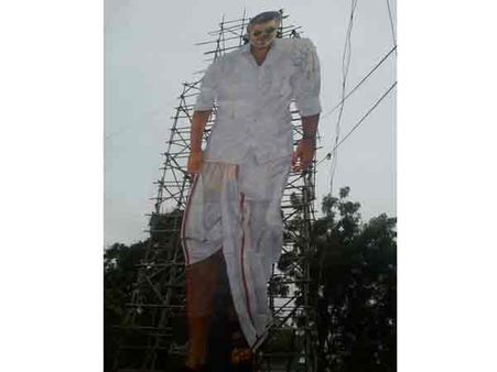 நெல்லையில் 90 அடியில் பிரமாண்டமாக நிற்கும் 'வீரம்' அஜீத்