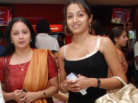 த்ரிஷா நிர்வாண குளியல் வீடியோ விவகாரம்: அம்மா உமாவுக்கு பிடிவாரண்டு