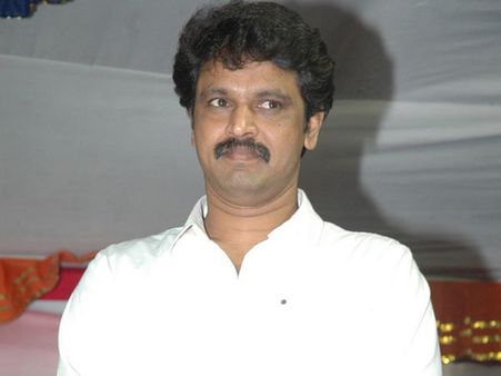 உங்களுக்குள் வசைபாடாதீங்க: 'தல', 'தளபதி' ரசிகர்களுக்கு இயக்குனர் சேரன் வேண்டுகோள்