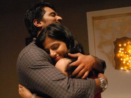 நேர் எதிர் லாபத்தில் நலிந்த கலைஞர்களுக்கு ஒரு பாதி... கலைப்புலி தாணு