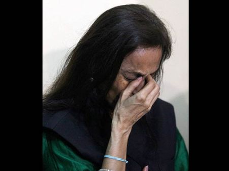 நடிகை ஜியா கான் மரணம்: அமெரிக்காவை தலையிடச் சொல்லும் அம்மா