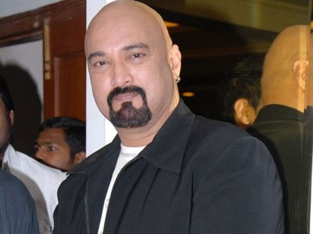 கதை ரெடியாம்... கால்ஷீட்டுக்காக வெயிட்டிங்: டைரக்டராகும் நடிகர் சுரேஷ்!