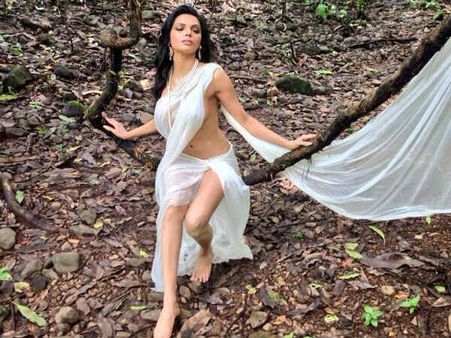 காம சூத்ரா இயக்குநர் மீது செர்லின் சோப்ரா பாலியல் புகார்