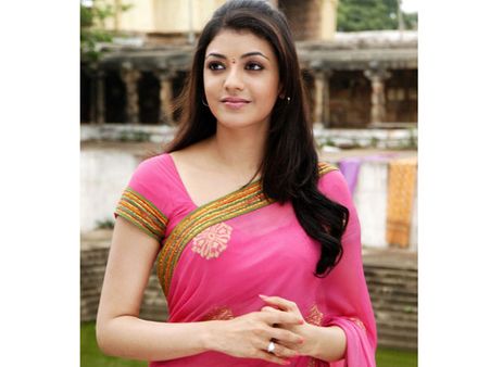 காளஹஸ்தியில் காஜல்... திரண்டனர் பக்த ரசிகர்கள்!