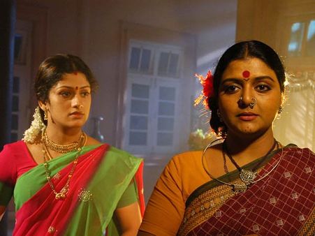 மீண்டும் நடிப்பில் தீவிரம் காட்டும் குட்டி ராதிகா- பானுப்ரியா!