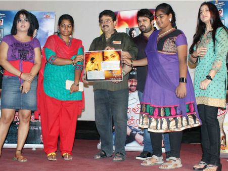 மறைந்த இயக்குநர் குடும்பத்திற்கு ரூ. 2 லட்சம் நிதி உதவி கொடுத்த எஸ்.வி.சேகர்