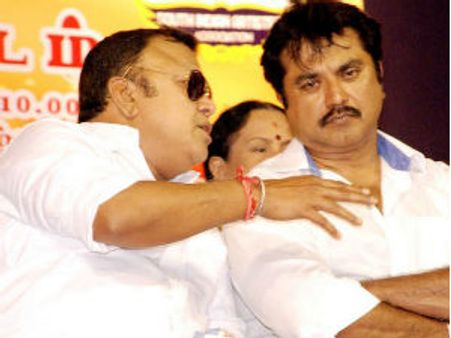 தைரியம் இருந்தா பெயரோடு திட்டி எழுதுங்க பார்ப்போம்! - நடிகர் சங்கம்