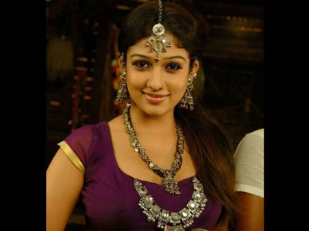 மேனி மினுமினுக்க அடிக்கடி ஆயுர்வேத குளியல் போடும் நயன்தாரா