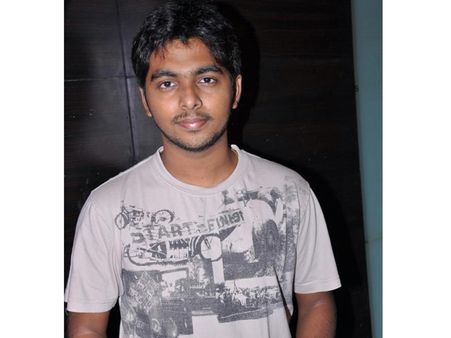 பென்சிலுக்காக பென்சில் சைசுக்கு மாறிய ஜிவி!