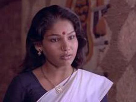 கணவர் பாலு மகேந்திரா உடலைப் பார்க்க மௌனிகாவுக்கு 'ஒருவழியாக' அனுமதி!