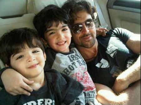 சூசன் பிரிவு... காதலர் தினத்தை மகன்களோடு செலவிட்ட ஹிரித்திக் ரோஷன்