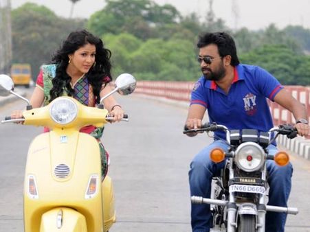 அஞ்சு வட்டிக்கு கடன் வாங்கி சசிகுமார் படத்தை வெளியிடும் தயாரிப்பாளர்!