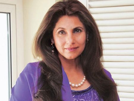 “கலர் கலரான” காஸ்ட்யூமில் கலக்கும் டிம்பிள் கபாடியா