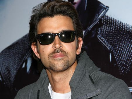 அடிபட்டாலும் சரி நான் தான் ஃபைட் பண்ணுவேன்: அஜீத் போன்றே ரித்திக் அடம்