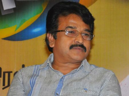 'இன்றைய ஹீரோக்களுக்கு ரயில், விமான டிக்கெட் கூட எடுக்கத் தெரியாது; சம்பளத்தை ஏத்த மட்டும் தெரியும்!!