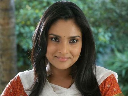 கடத்திட்டுப் போய் கட்டிப்பேன்... நடிகை ரம்யாவுக்கு பகிரங்க ‘காதல்’ மிரட்டல் அனுப்பிய டைரக்டர்