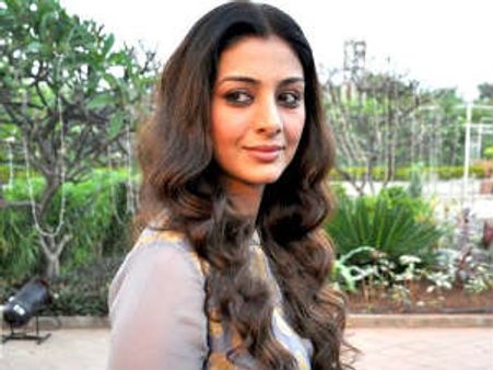 காஷ்மீர் போன இடத்தில் நடிகை தபுவுக்கு திடீர் மூச்சுத் திணறல்... சிகிச்சைக்கு பின் வீடு திரும்பினார்