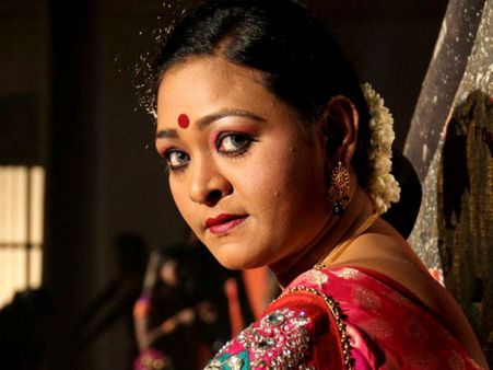 ஷகீலாவின் சுயசரிதை படத்தில் நடிக்கணுமா?: தெறித்து ஓடும் நடிகைகள்