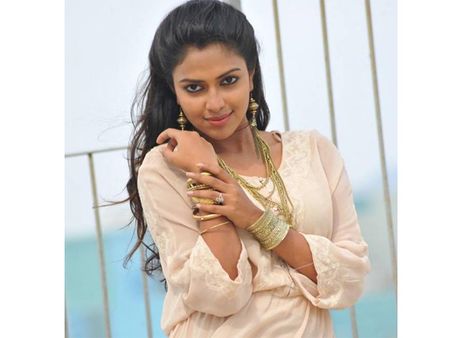 பிரஸ் மீட்: பத்திரிக்கையாளர்கள் மீது பாய்ந்த அமலா பால்