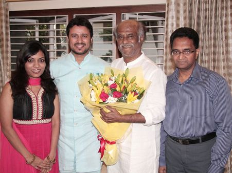 ரஜினியிடம் ஆசி பெற்ற தெலுங்கு நடிகர் ராஜா - அம்ரிதா!