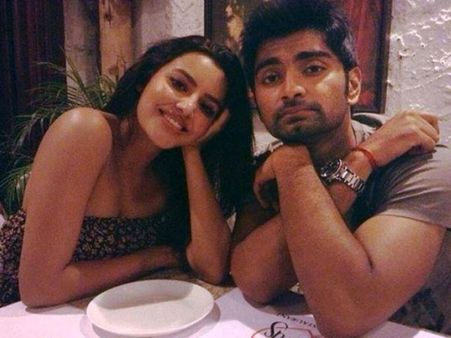 சும்மா கதை கட்டி விடறாங்க.. நம்ப வேணாம்!- ப்ரியா ஆனந்த்