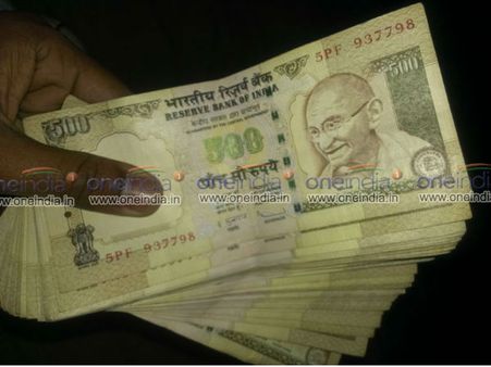 அமெரிக்காவில் காதலருடன் சுற்றும் சர்ச்சை நாயகி