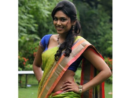 கொடைக்கானல் குளிர் எனக்கு ஒத்துக்கல.. அதான் படத்திலிருந்து விலகிட்டேன்!- மனிஷா யாதவ்