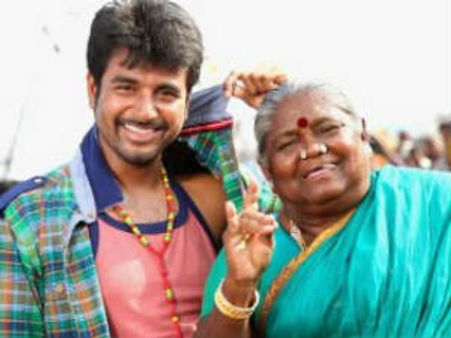 பரவை முனியம்மாவுடன் டான்ஸ் ஆடிய சிவகார்த்திகேயன்