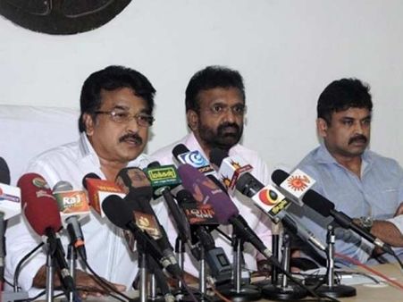 தயாரிப்பாளர் சங்கத்தில் உச்சகட்ட மோதல்.. வங்கிக் கணக்கிலிருந்து பணம் எடுக்கத் தடை!