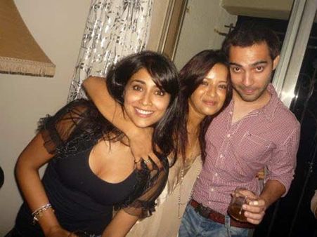 ஸ்ரேயா, ரீமா சென் சரக்கு பார்ட்டி ஆட்டம்... பழைய படங்களுக்கு புதிய கண்டனம்!