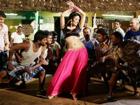 கடவுள் பாதி மிருகம் பாதி' ஒரே நாளில் நடக்கும் பரபர சஸ்பென்ஸ் ஆக்ஷன் த்ரில்லர்!