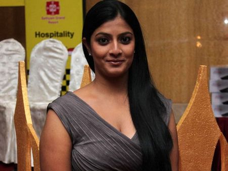 எனக்கு படங்களில் நடிக்க வேண்டிய அவசியமே இல்லை: வரலட்சுமி சரத்குமார்