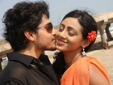 பனிவிழும் நிலவு - விமர்சனம்