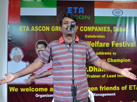 துபாயில் மிமிக்ரியால் அரங்கை அதிர வைத்த நடிகர் தாமு