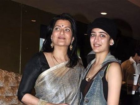 படம் பர்ஸ்ட்... பாய் பிரண்ட் நெக்ஸ்ட்: மகள் அக்‌ஷராவுக்கு ‘அன்புக் கட்டளை’யிட்ட சரிகா