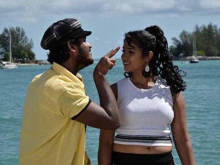 மலேசியாவில் நடனமாடிய யுவன்- தர்ஷிதா