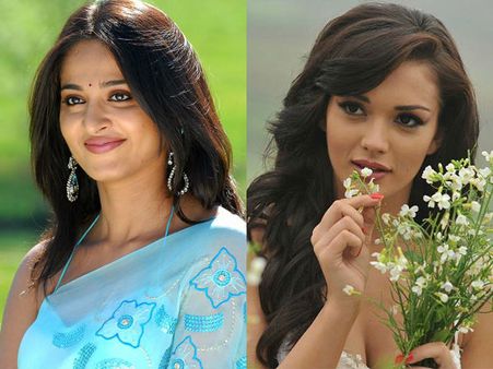 அஜீத்துடன் டூயட் பாடப் போகும் அனுஷ்கா, ஏமி ஜாக்சன்