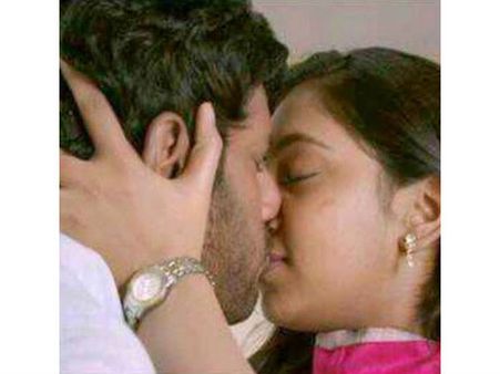 இன்டர்நெட்டில் தீயா பரவும் லக்ஷ்மி மேனன், விஷால் முத்த போட்டோ