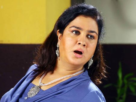 நடிகை ஊர்வசி மறுமணம்... கேரள கட்டிட தொழில் அதிபரை காதலித்து மணந்தார்