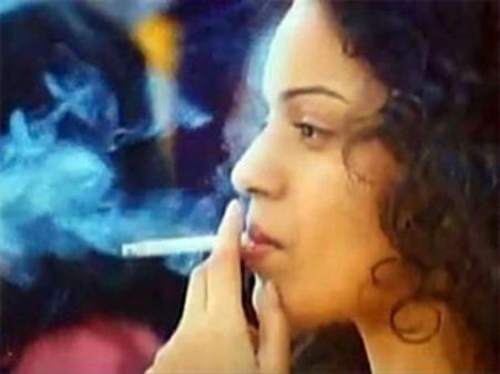 இந்த நடிகைகளால் 'தம்'மடிக்காமல் இருக்கவே முடியாது