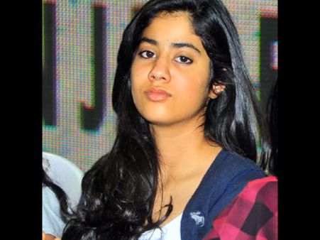 மயிலு மகள் அறிமுகம் இப்போதைக்கு இல்லையாம்...