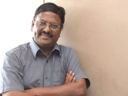 'லிங்குசாமி படத்துக்கு எழுதுவது என் இனத்துக்கு செய்யும் துரோகம்!' - இவரல்லவா தன்மான தமிழ் கவிஞன்!!